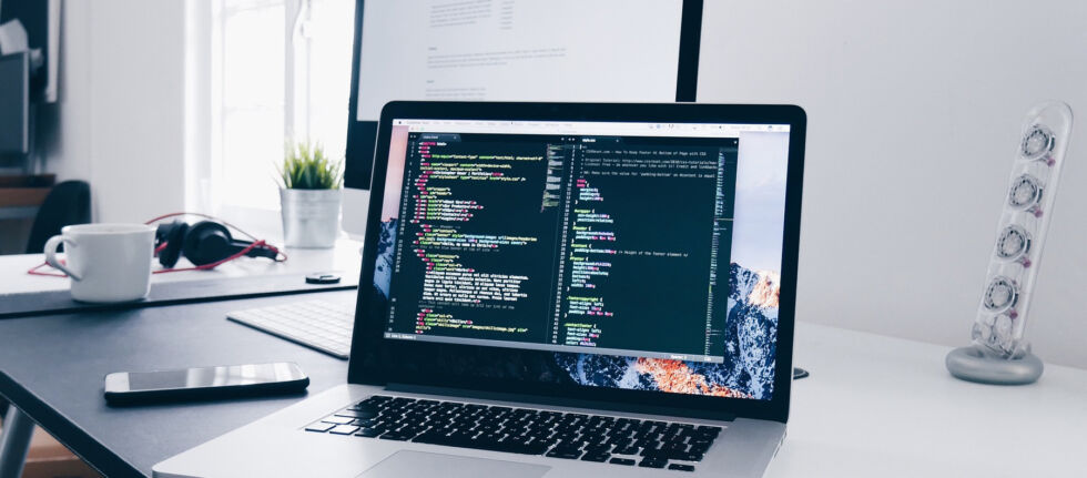 Qué es un desarrollador web y qué hace en la práctica